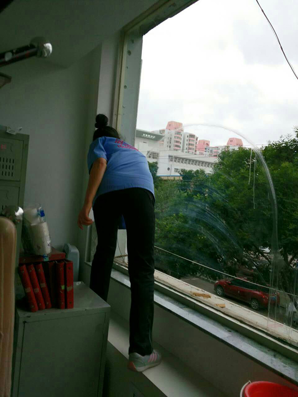 麗詩(shī)堂美容美體玻璃清潔